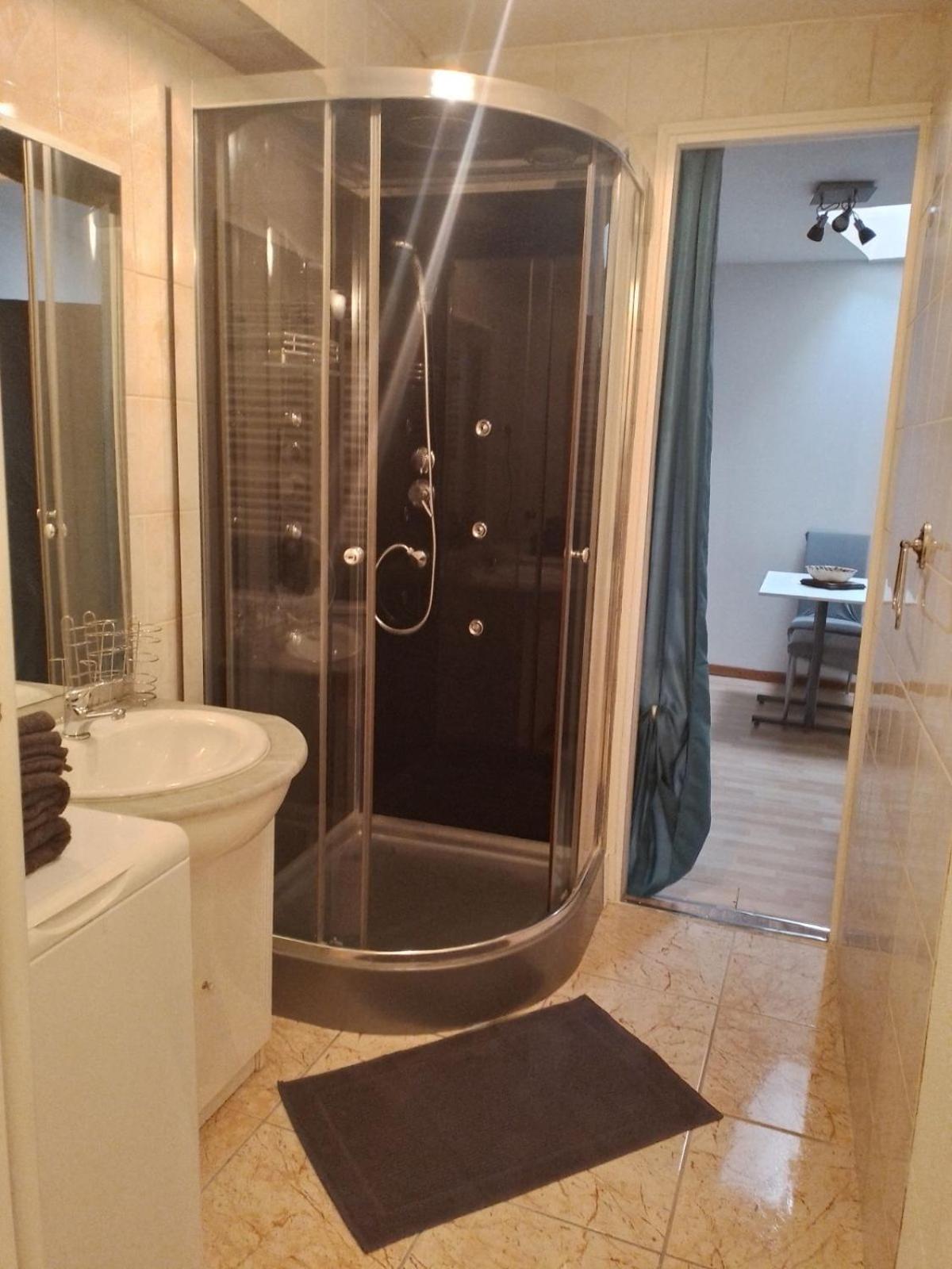 2 Pieces Cocooning Apartment แซ็ง-คล็อด ภายนอก รูปภาพ